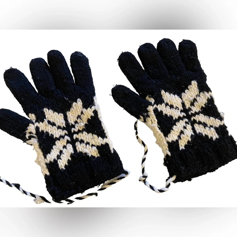 Warm Woolly Winter Gloves - Picture 5 of 5